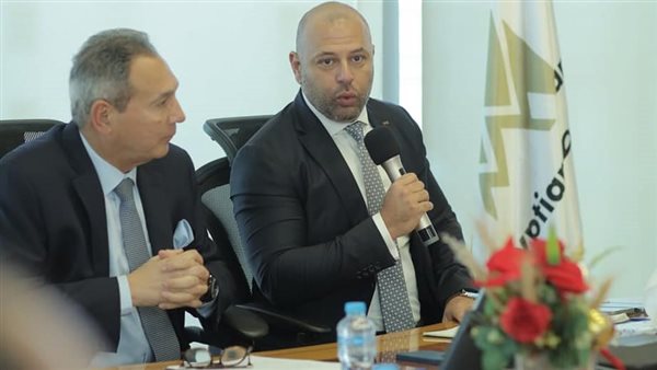 البورصة المصرية تناقش