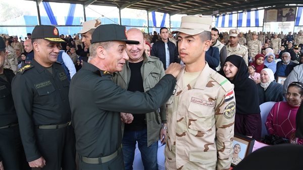 وزير الدفاع يتفقد
