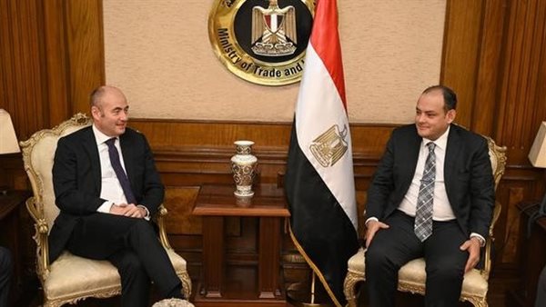 وزير التجارة يبحث