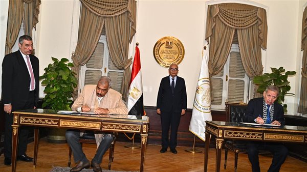 تعاون بين مجموعة