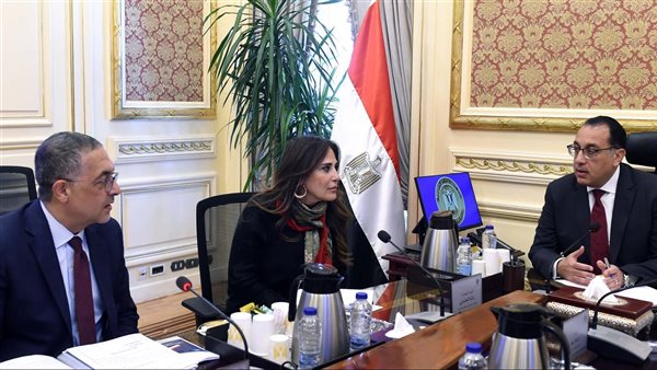 رئيس الوزراء يجتمع