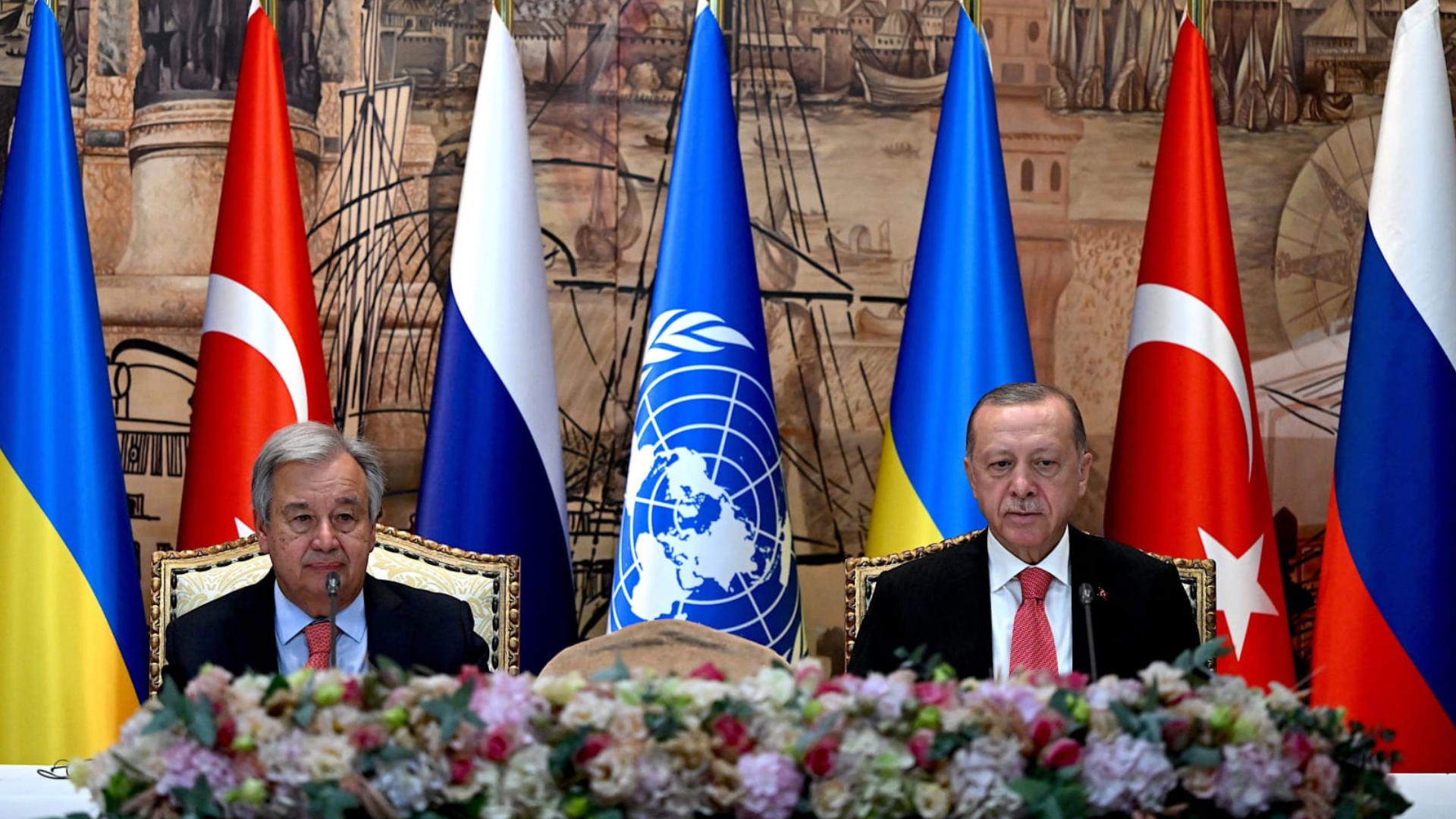  روسيا وأوكرانيا توقعان على اتفاقية الحبوب بتركيا