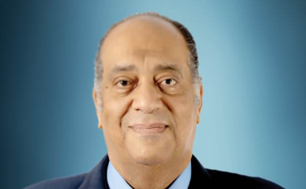  أحمد عبد الله - نائب رئيس مجلس إدارة شركة " ريدكون للمراكز التجارية والإدارية 
